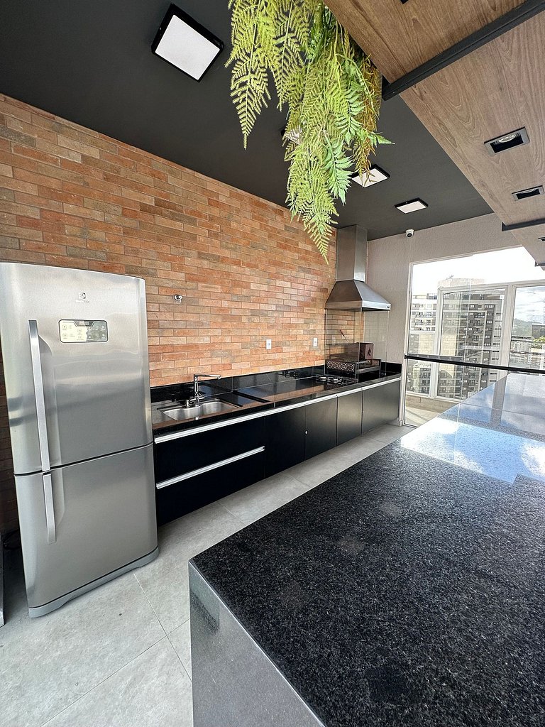 Studio Pink com ar, varanda, academia e piscina