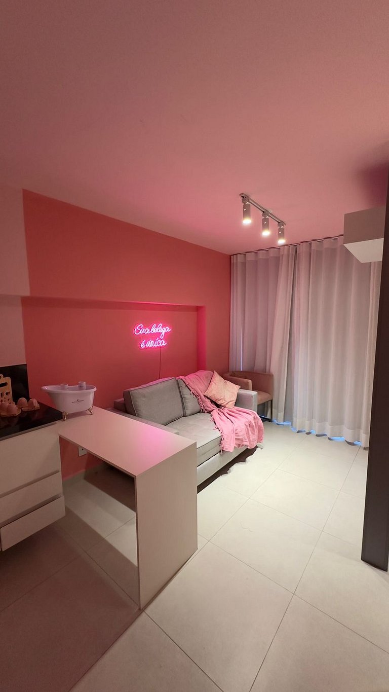 Studio Pink com ar, varanda, academia e piscina