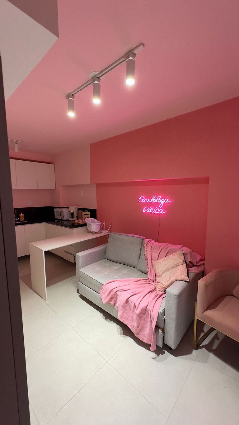 Studio Pink com ar, varanda, academia e piscina