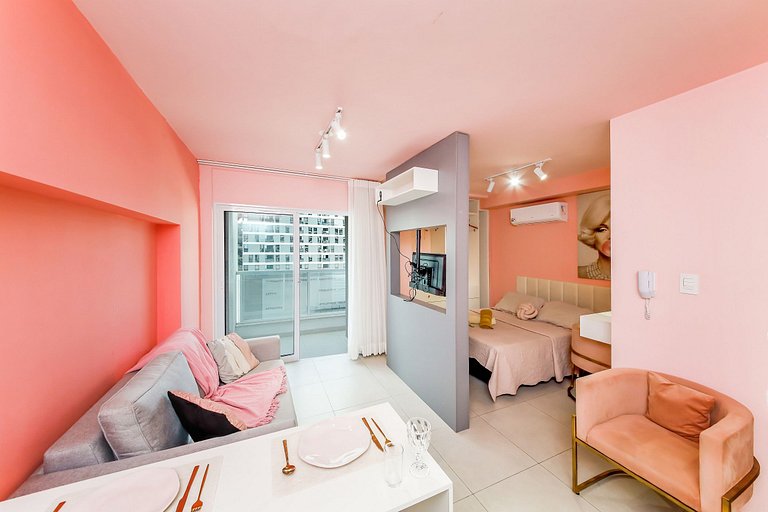 Studio Pink com ar, varanda, academia e piscina