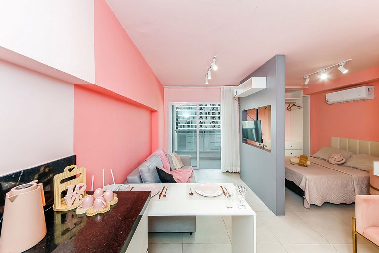 Studio Pink com ar, varanda, academia e piscina