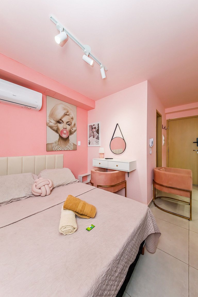 Studio Pink com ar, varanda, academia e piscina