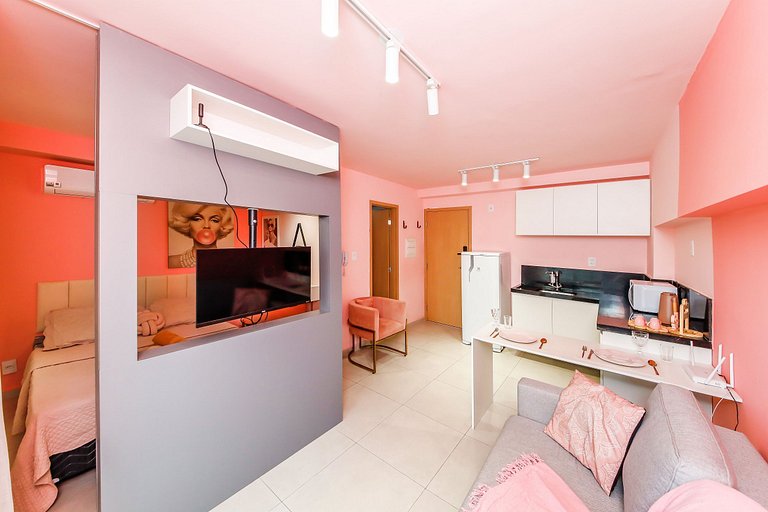 Studio Pink com ar, varanda, academia e piscina