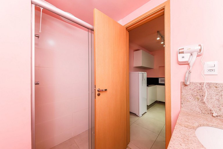 Studio Pink com ar, varanda, academia e piscina