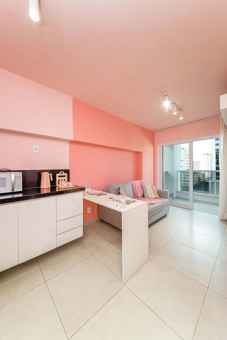 Studio Pink com ar, varanda, academia e piscina