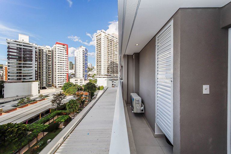 Studio Pink com ar, varanda, academia e piscina