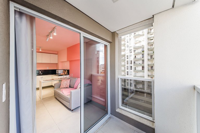 Studio Pink com ar, varanda, academia e piscina