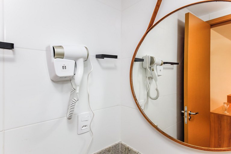 Studio Moderno com ar ao lado da Igreja São Mateus