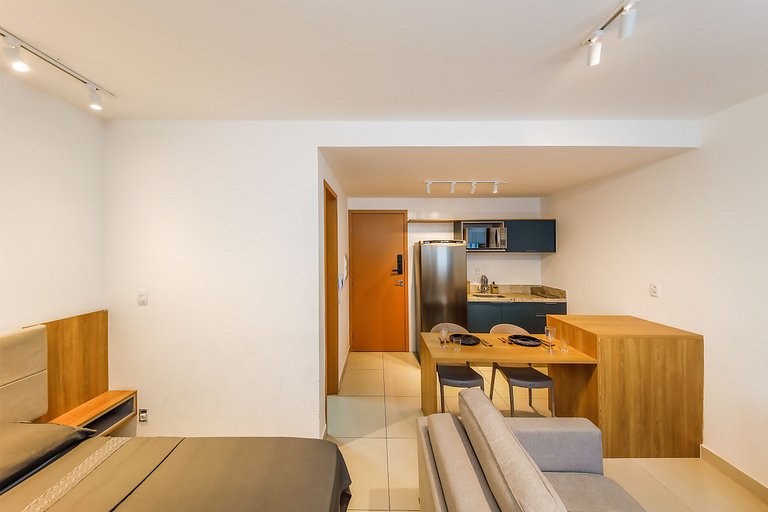 Studio Moderno com ar ao lado da Igreja São Mateus