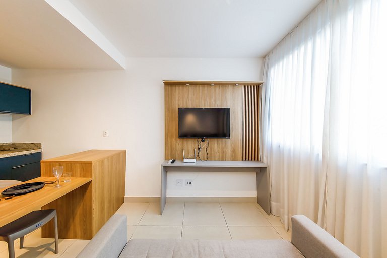 Studio Moderno com ar ao lado da Igreja São Mateus