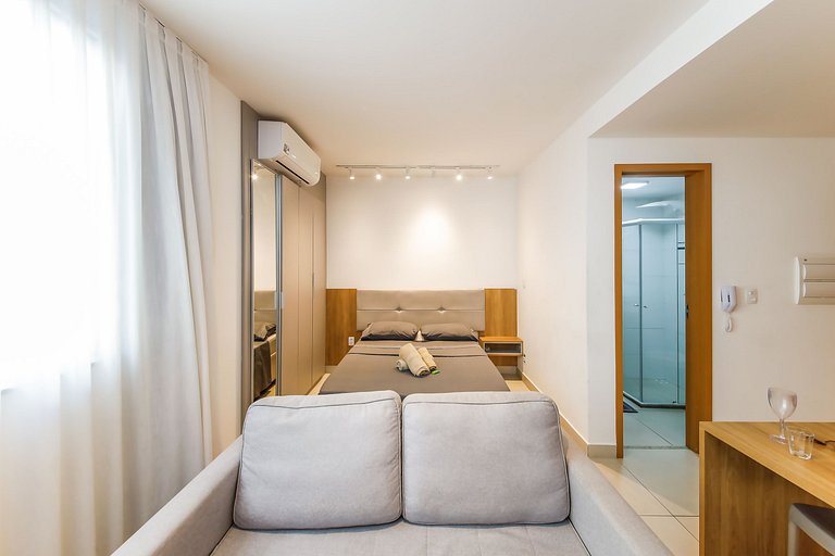 Studio Moderno com ar ao lado da Igreja São Mateus