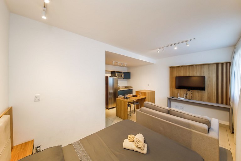 Studio Moderno com ar ao lado da Igreja São Mateus