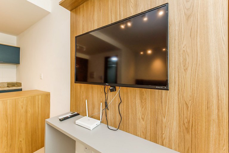 Studio Moderno com ar ao lado da Igreja São Mateus