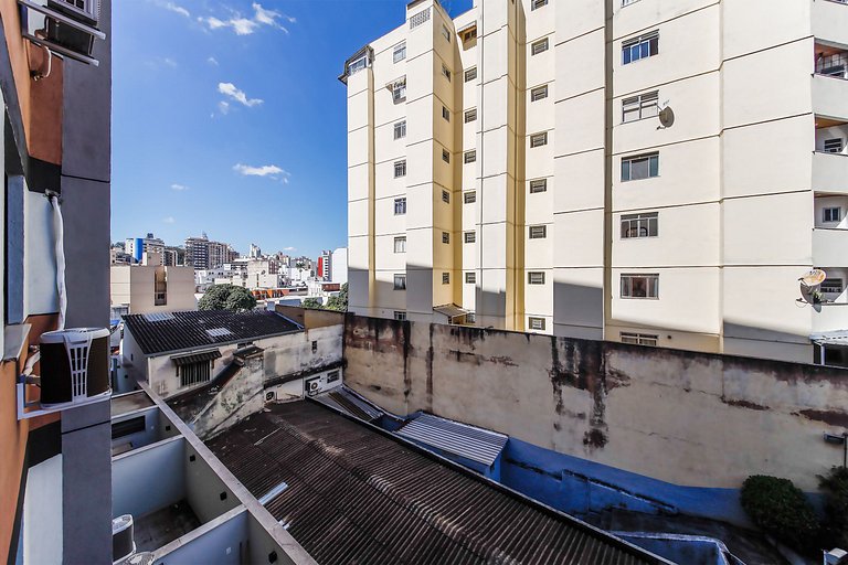 Studio Moderno com ar ao lado da Igreja São Mateus